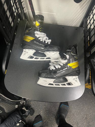 Used Bauer  Size 7.5 Supreme UltraSonic Hockey Skates
