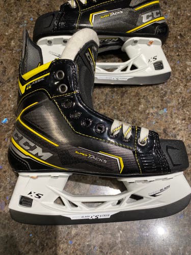 New CCM Classic SE Hockey Skates