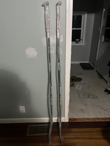 Senior New Right Handed Bauer Vapor Hyperlite Hockey Stick P92
