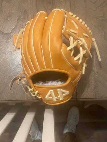 New Infield 11.25" Signiture Series Baseball Glove