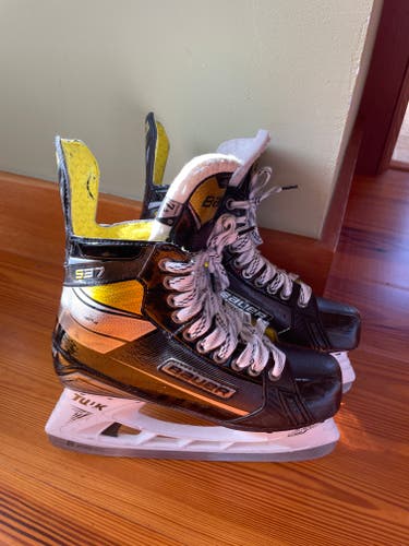 Senior Used Bauer Supreme S37 Hockey Skates Regular Width Size 7.5