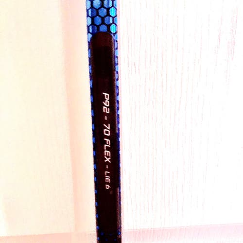 Senior Right Handed P92 Nexus Geo Hockey Stick