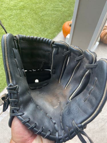 Pitcher's 12" Diamond Elite Baseball Glove