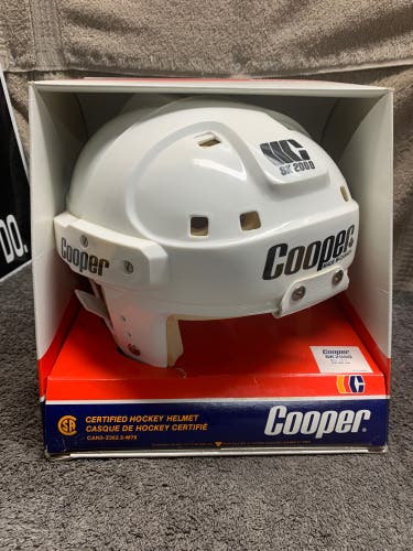 VINTAGE SK2000 HOCKEY HELMET BRAND NEW WITH TAGS ORIGINAL BOX !!! YOU DONT SEE THEM LIKE THIS !!!