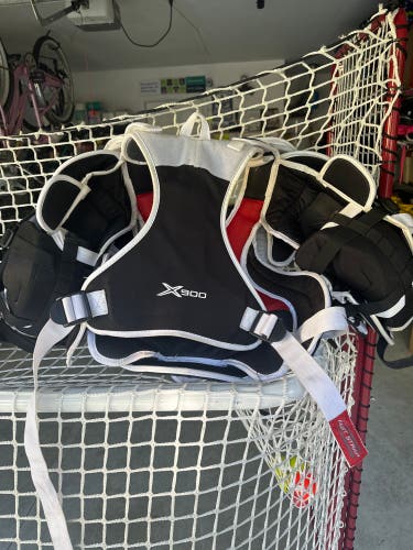 Used Medium Bauer Vapor X900 Goalie Chest Protector