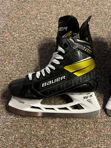 New Bauer Supreme UltraSonic Hockey Skates - Size 8 - Fit 2