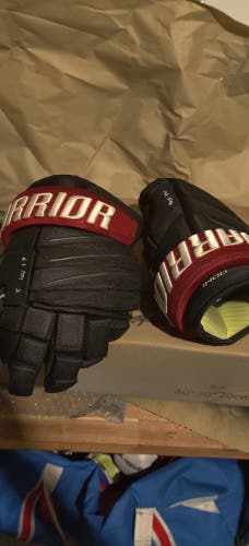 NHL Coyotes Game Worn Warrior Alpha Pro Gloves 14"