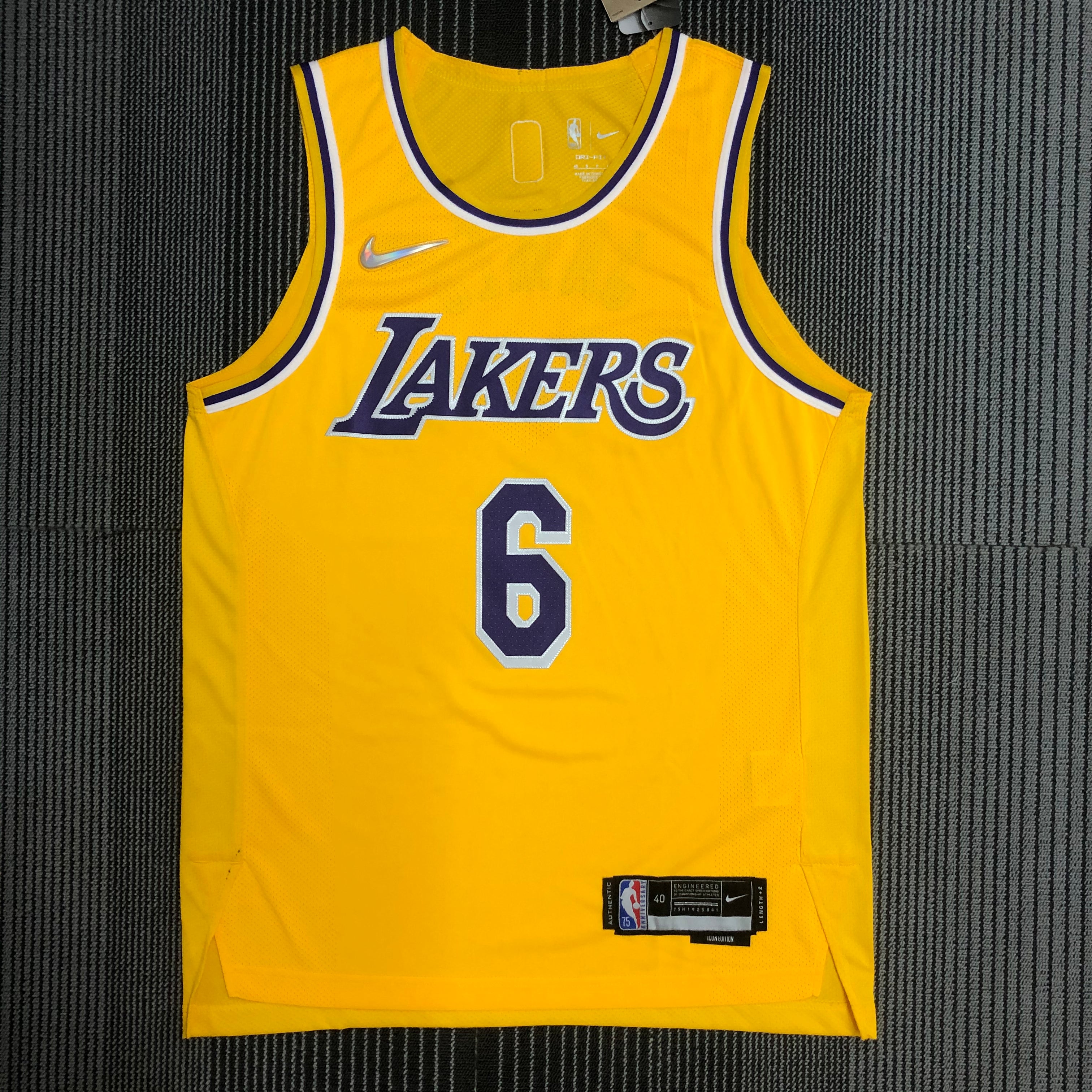 Nike Youth Lakers Lebron Jersey Large New With Tags for Sale in