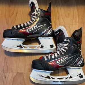 Senior CCM Regular Width  Size 7 JetSpeed XTRA PRO Hockey Skates