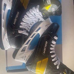 New Bauer  Size 5 Supreme UltraSonic Hockey Skates
