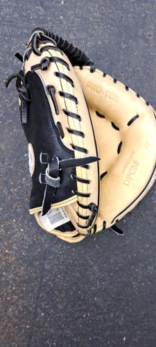 New Wilson Catcher's A2000 Baseball Glove 33"