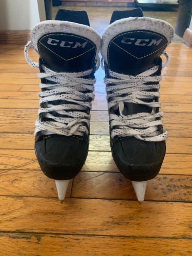 Junior CCM Size 2 Hockey Skates