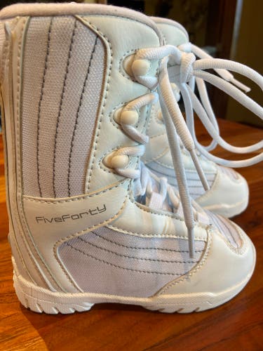 Unisex  Youth Five Forty Snowboard Boots Size 2
