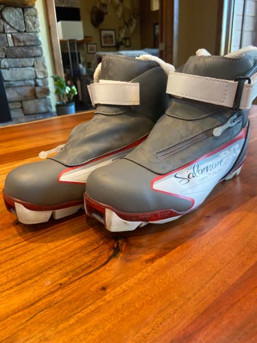Used Salomon W 06 Cross Country Ski Womens Boots