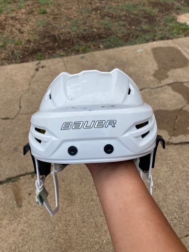 Used Medium Bauer  Re-Akt 95 Helmet