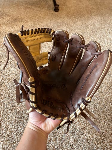 Used Right Hand Throw Wilson Infield A2000 Baseball Glove 11.75"