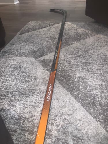 Senior Right Handed P92 Pro Stock Vapor Hyperlite Hockey Stick