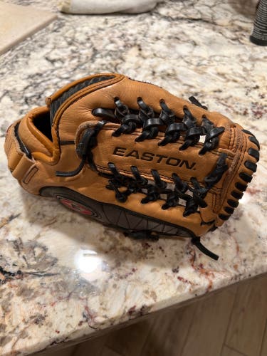 Easton TB152 Travel Ball Pro Youth Series 11.5” Glove