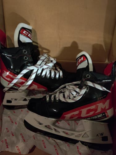 Senior New CCM JetSpeed FT4 Pro Hockey Skates Regular Width Size 9
