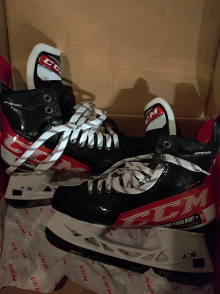 Senior New CCM JetSpeed FT4 Pro Hockey Skates Regular Width Size 9