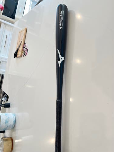 Used Wood (-3) 29 oz 32" MZM 271 Bat