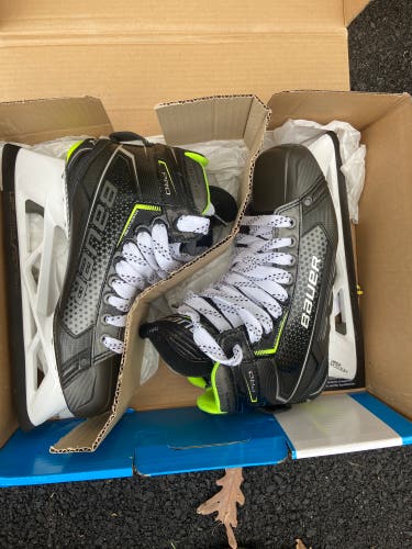 New Bauer Regular Width Size 9.5 Pro Hockey Goalie Skates