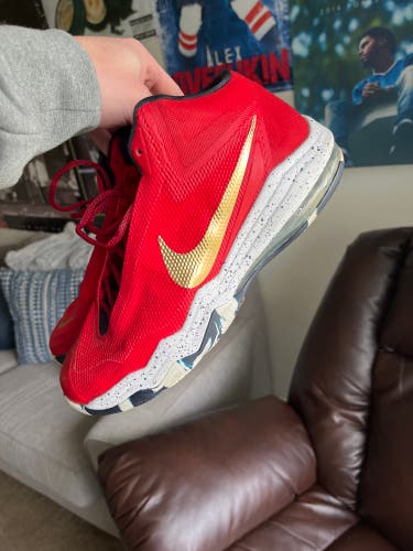 Anthony Davis Nike basketball shoes