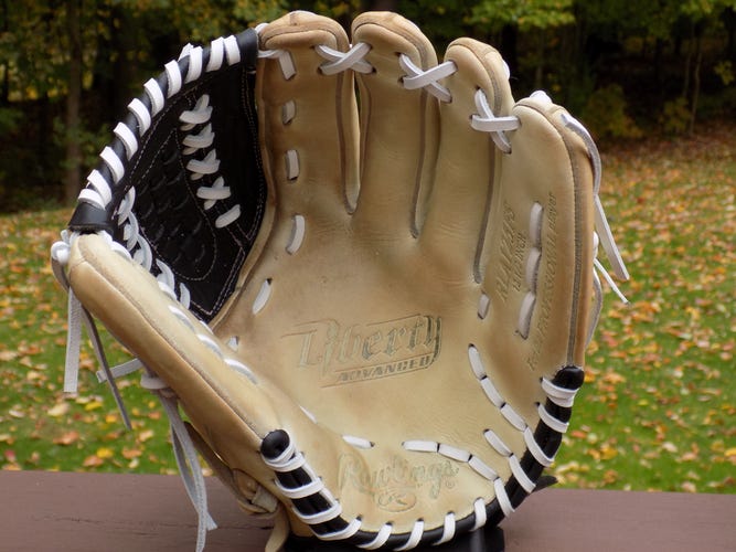 Used Rawlings Right Hand Throw Liberty Advanced Softball Glove 12.5"