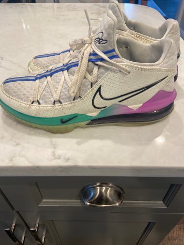 Nike Lebron 17 Low