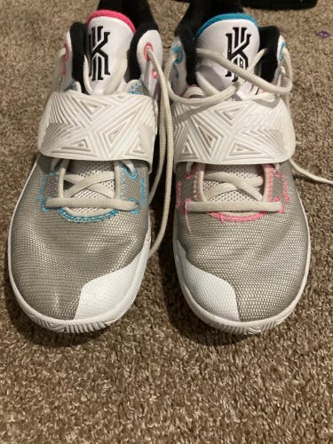 Men's Size 8.5 (Women's 9.5) Nike Kyrie 6 Shoes