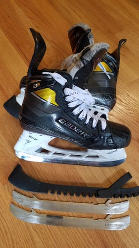 Great Condition Bauer Supreme 3S Pro Hockey Skates Reg Width Size 6.5 Fit 2 + extra blades!