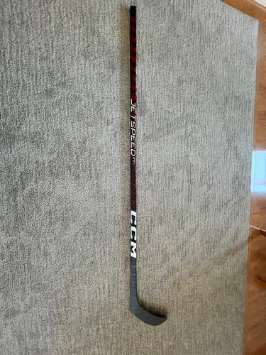 Senior Right Handed P28 JetSpeed FT5 Pro Hockey Stick