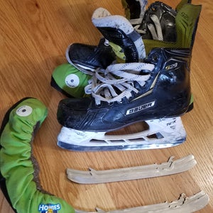 Good condition Size 5.5 Bauer S29 Ice Hockey Skates + 2 sets of extra blades!