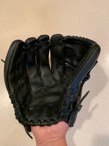 Pitcher's 11.75" A2000 CK22 Baseball Glove