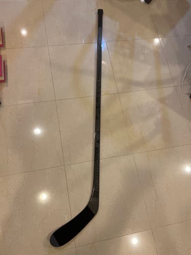 Intermediate Right Handed P28 Bauer Nexus shadow 2N Pro Hockey Stick
