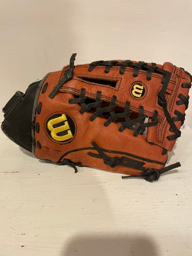 Wilson Infield A500 Baseball Glove 11.5" RHT