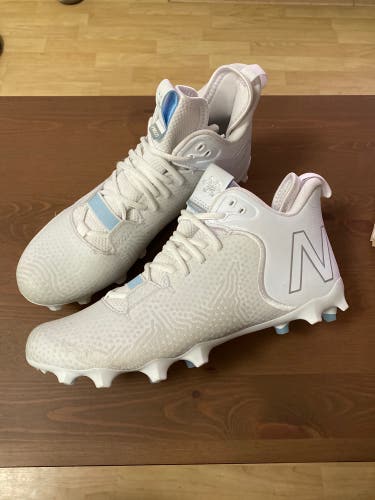 White Adult Size Men's 10.5 (W 11.5) Mid Top Freeze 3.0