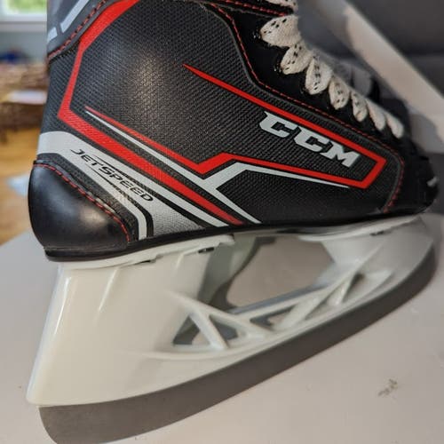 Junior New CCM JetSpeed FT340 Hockey Skates Regular Width Size 2