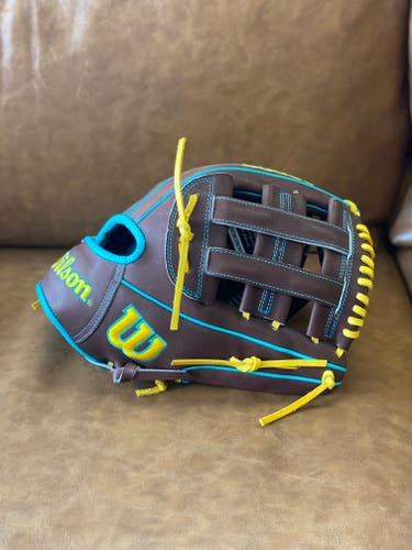 Glove Of The Month - Wilson A2000 Baseball Glove - 12"