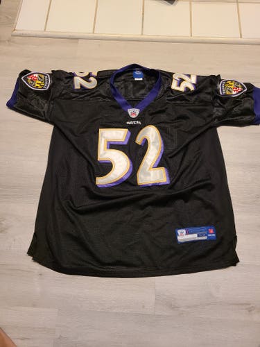 Ray Lewis - ravens black jersey. Lg/xl
