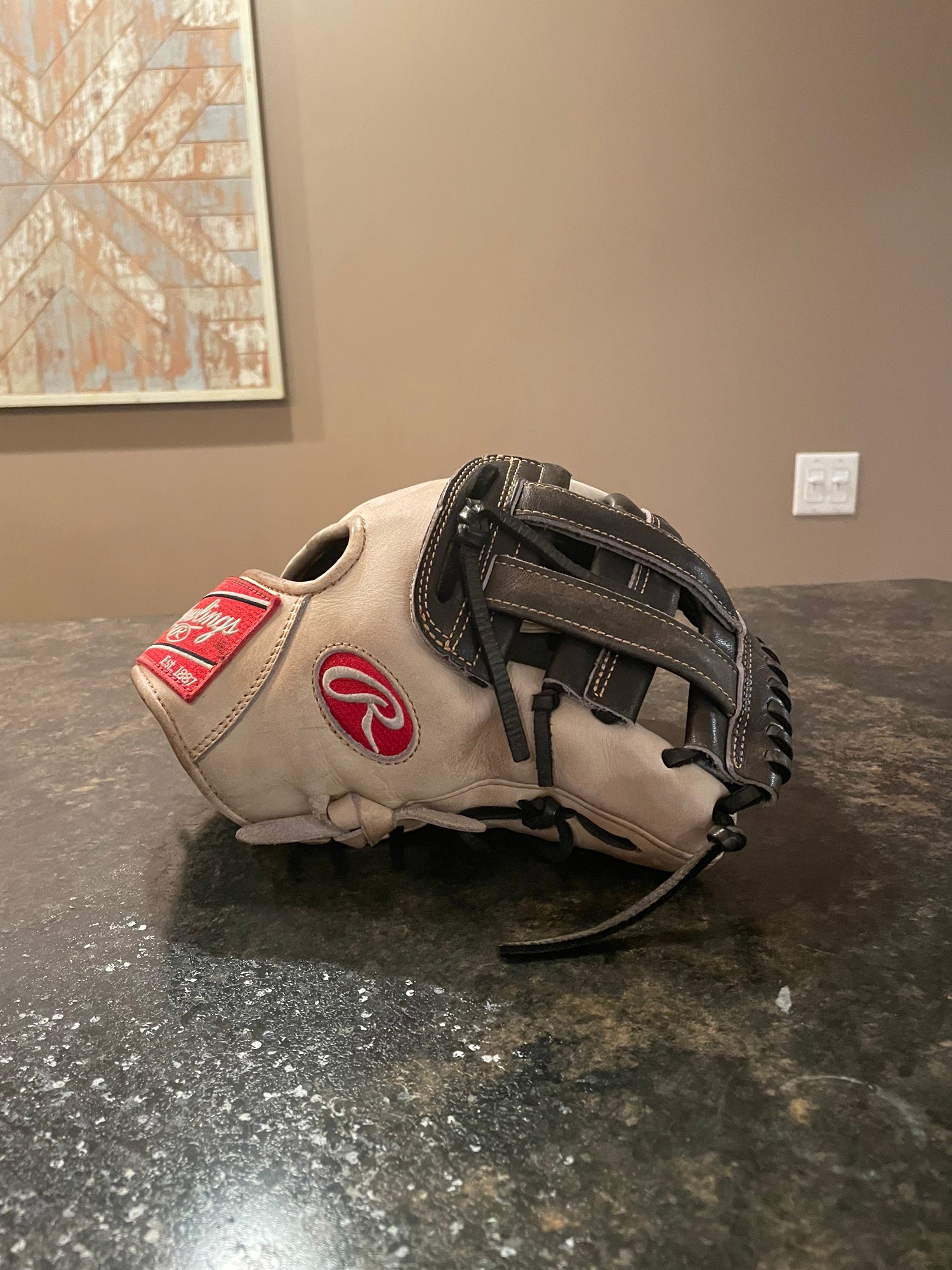 Rawlings Baseball on X: Simple but beautiful is the best way to describe Brandon  Crawford's Gameday 57 Series glove. Order yours today on   #TeamRawlings  / X