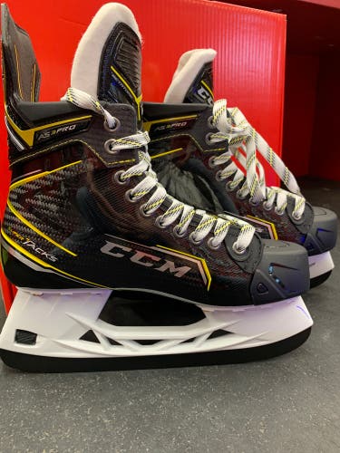 New CCM Regular Width Size 7 AS3 Pro Hockey Skates
