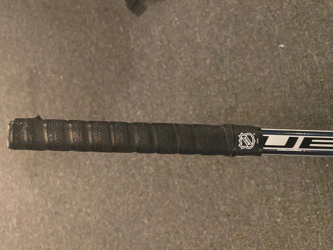 Intermediate Right Handed TC2.5  AX9 Hockey Stick
