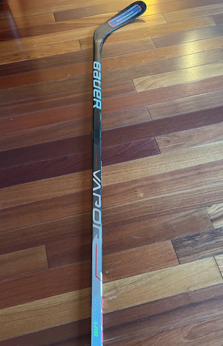 Intermediate New Right Hand Bauer Vapor Hyperlite Hockey Stick P92