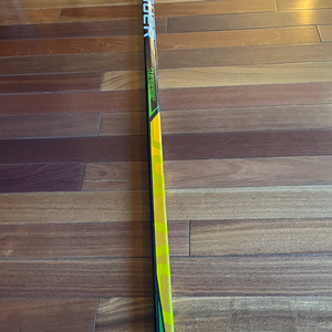 Senior New Right Handed Bauer Supreme UltraSonic Hockey Stick P28 70 flex