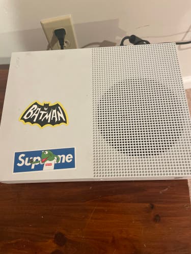 Xbox 1 S 1TB