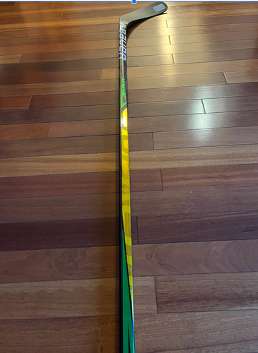 Intermediate New Right Handed Bauer Supreme UltraSonic Hockey Stick P92 65