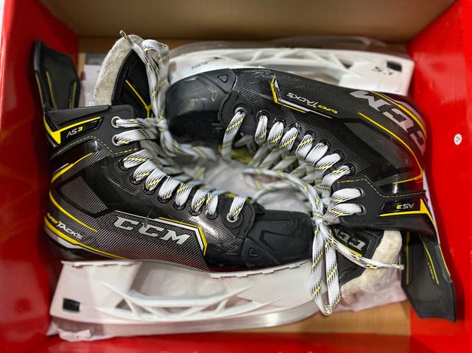 Used CCM Regular Width  Size 7.5 Super Tacks AS3 Hockey Skates