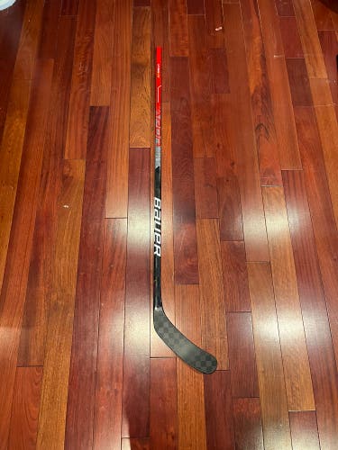 Senior Left Hand P92M Vapor Hyperlite Hockey Stick With GripTac