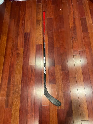 Senior Left Hand P28 Vapor Hyperlite Hockey Stick